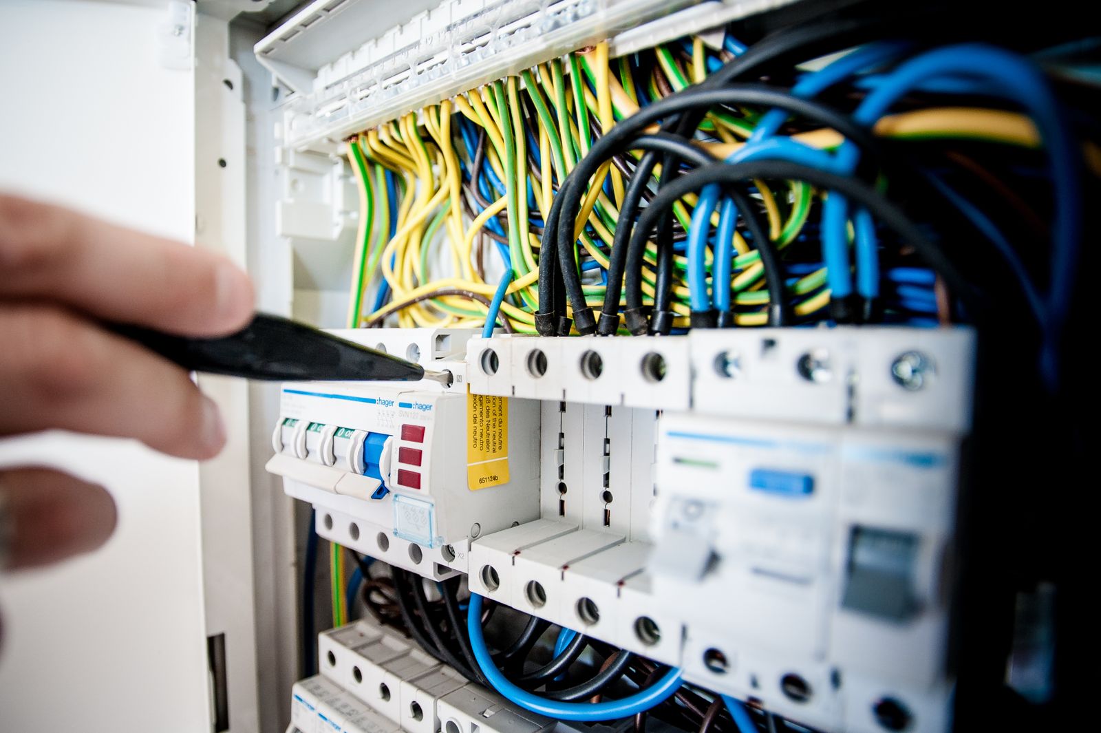 Tablou electric echipat și etichetat