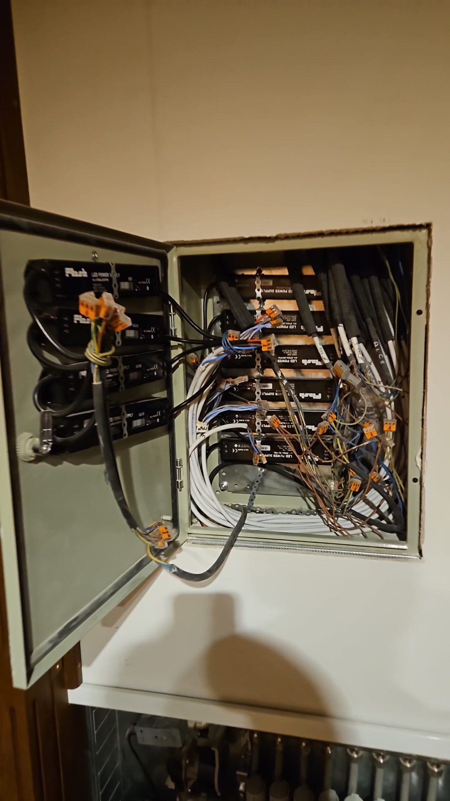 Lucrare de instalații electrice — Accesoria